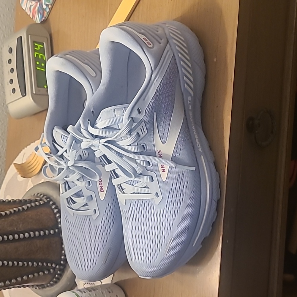 Brooks walking shoes - Picture 2 of 2
